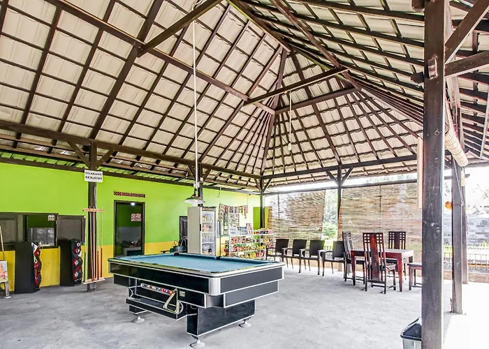Oyo 91053 Desa Wisata Hotel