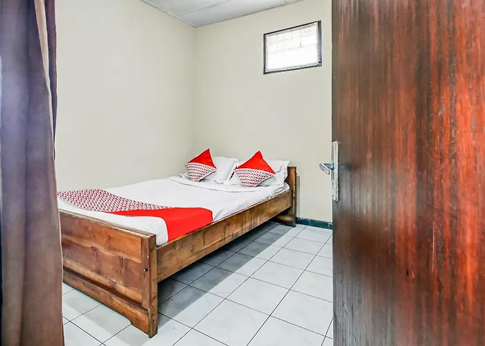 Oyo 91053 Desa Wisata Hotel 2*