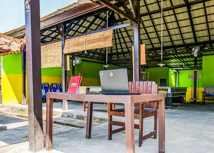 Oyo 91053 Desa Wisata 2*