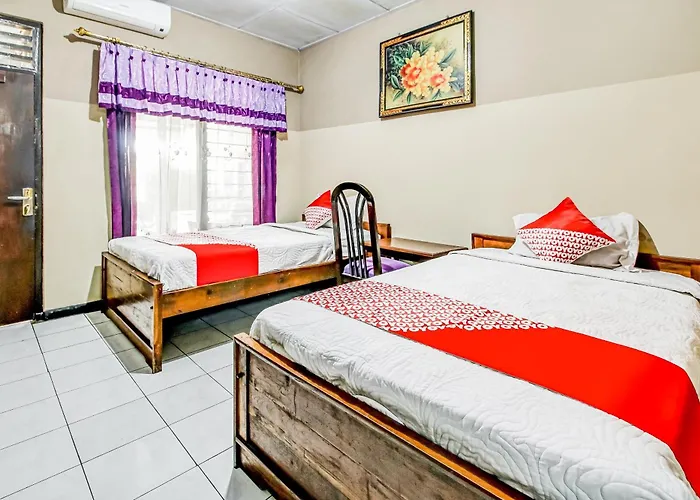 Oyo 91053 Desa Wisata Hotel 2*