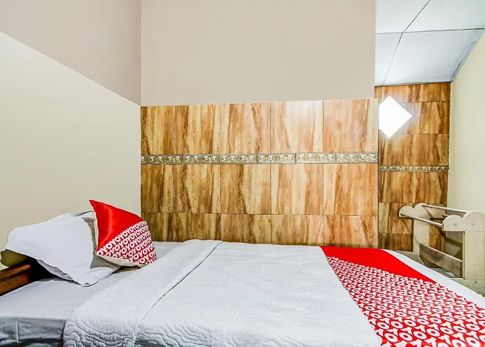 Oyo 91053 Desa Wisata Hotel 2*